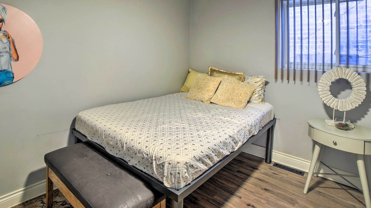 Photo of Bedroom in East Garfield Park