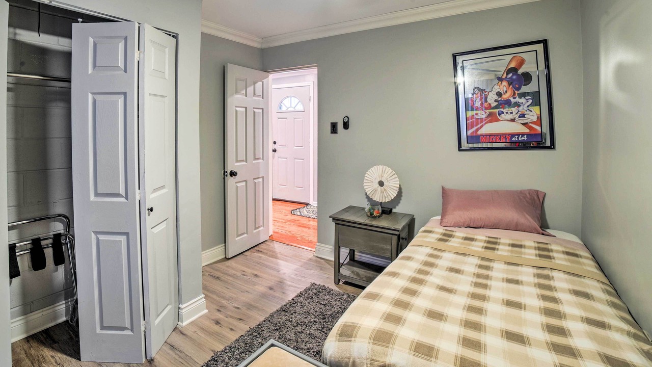 Photo of Bedroom in East Garfield Park