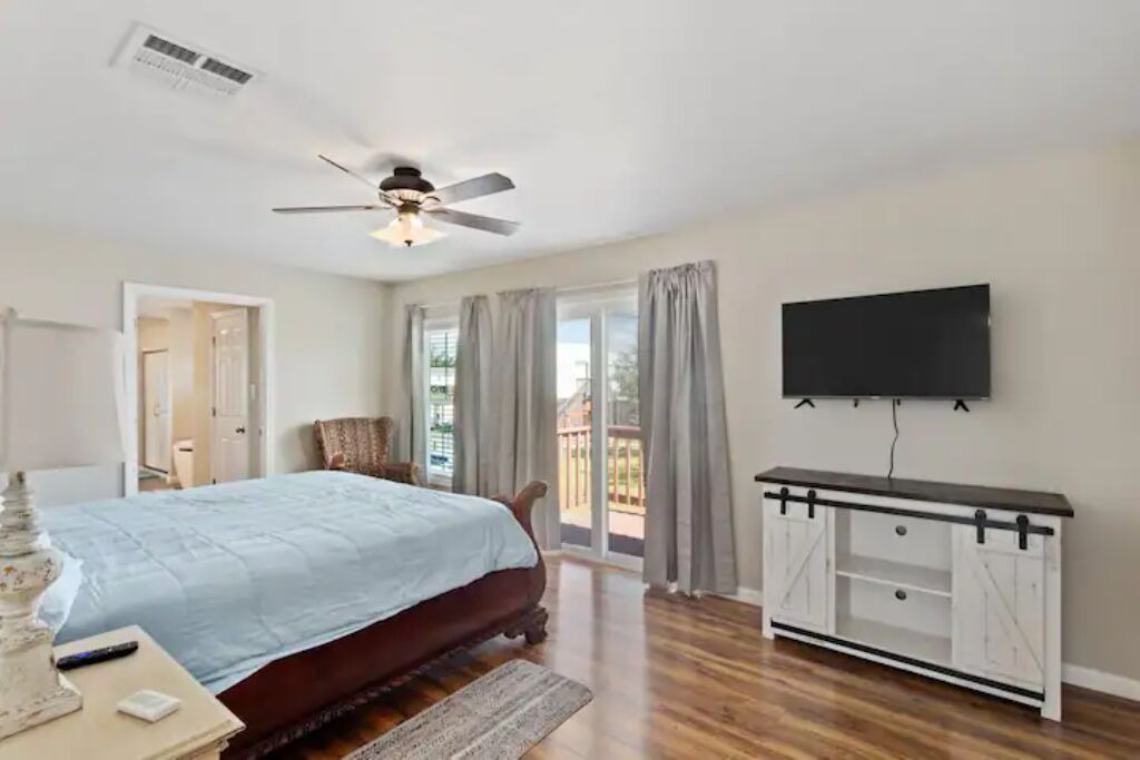 Photo of Bedroom in Sulphur