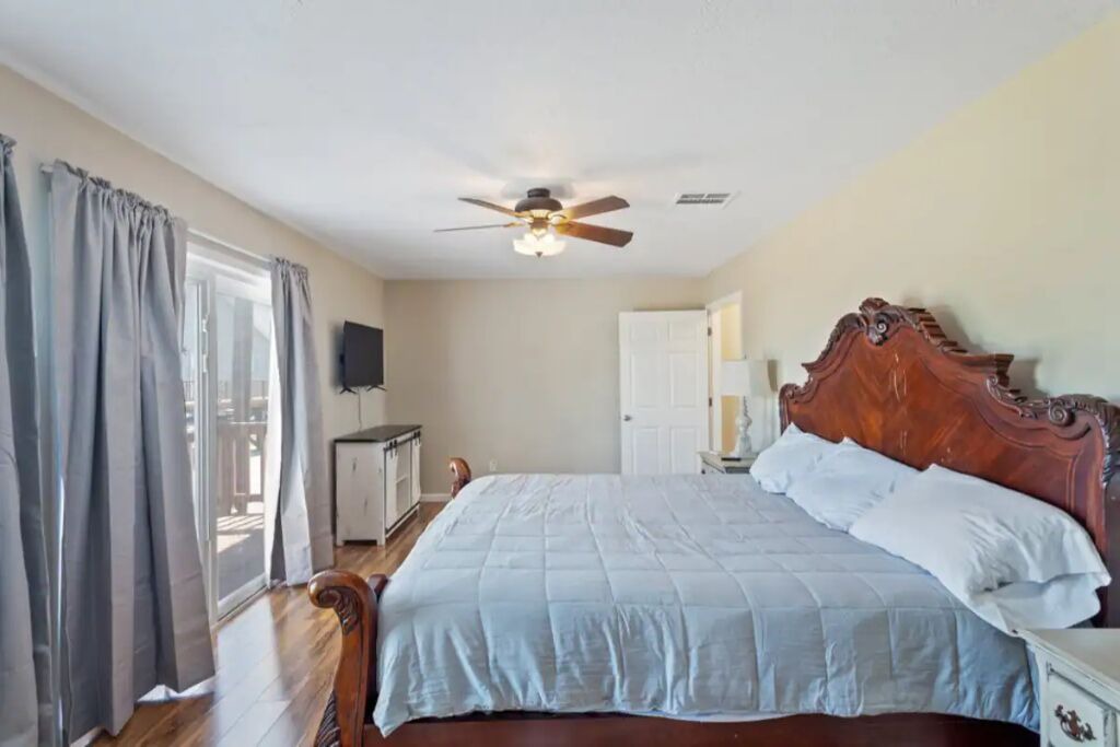 Photo of Bedroom in Sulphur