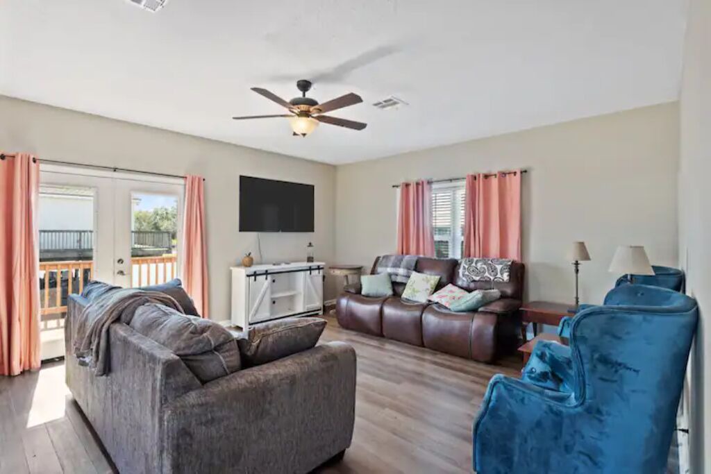 Photo of Livingroom in Sulphur