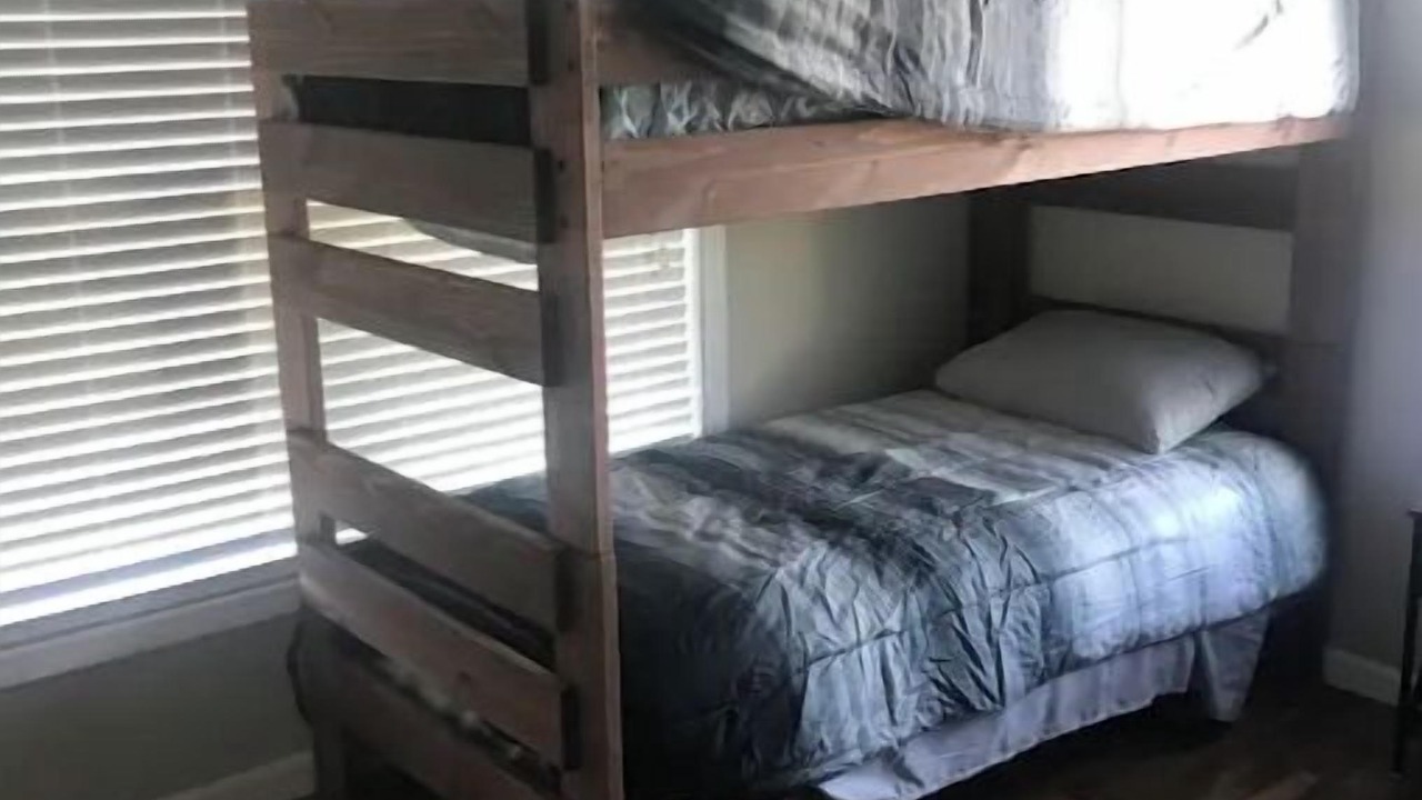 Photo of Bedroom in Sulphur