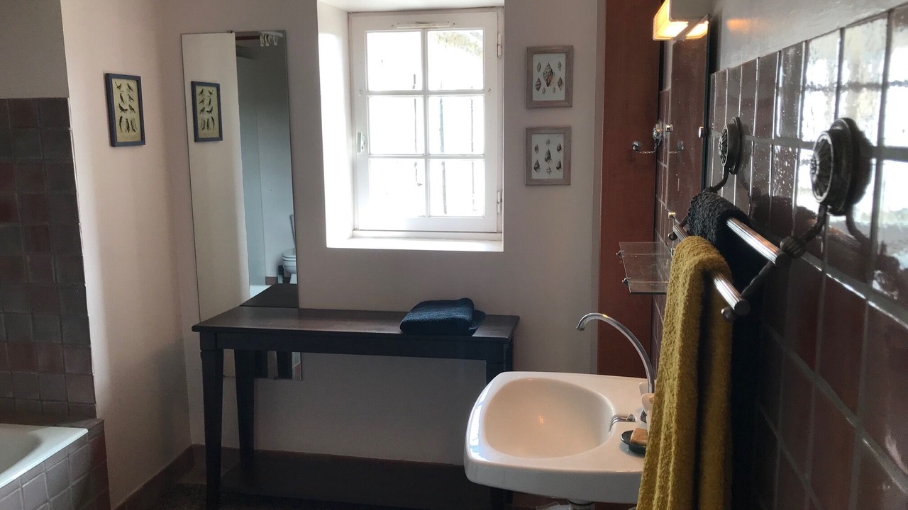 Photo of Bathroom in Saint-Laurent-de-Terregatte