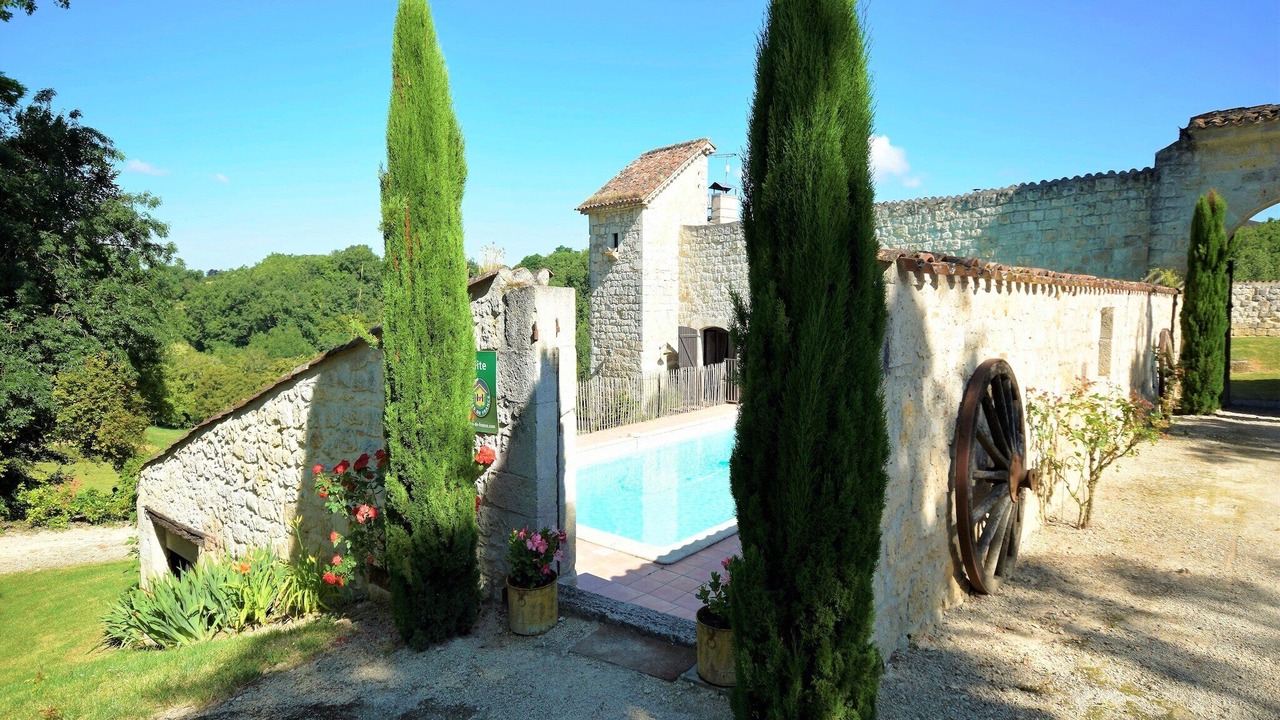 Photo of Outdoor in Bon-Encontre