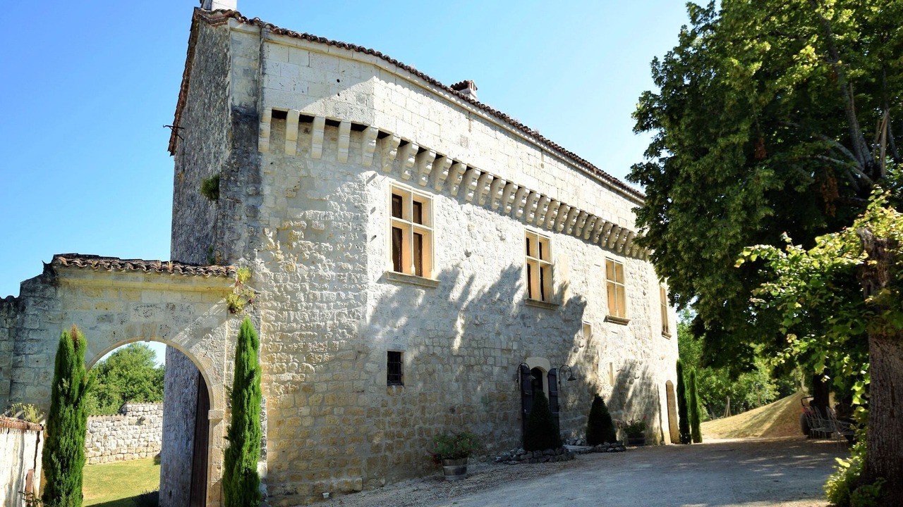 Photo of Outdoor in Bon-Encontre