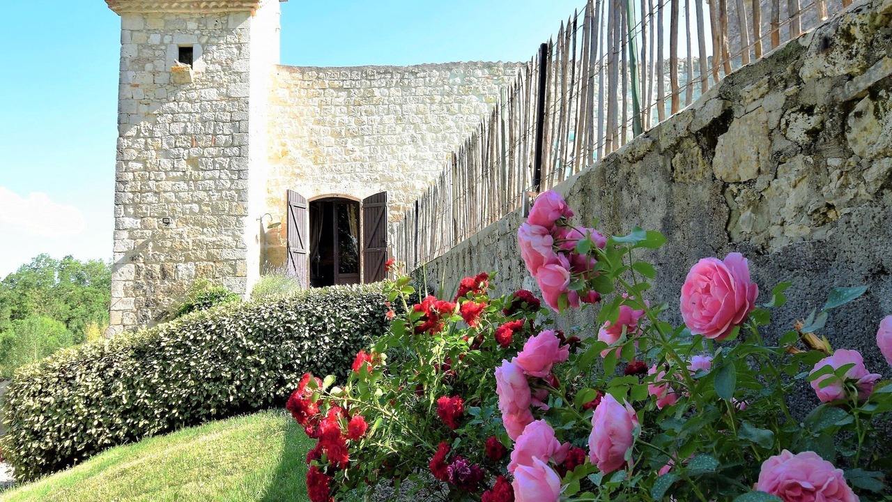 Photo of Outdoor in Bon-Encontre