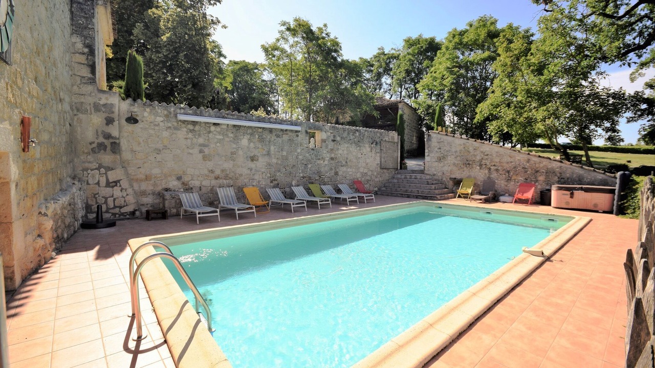 Photo of Outdoor in Bon-Encontre