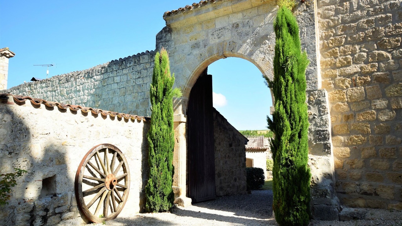 Photo of Outdoor in Bon-Encontre