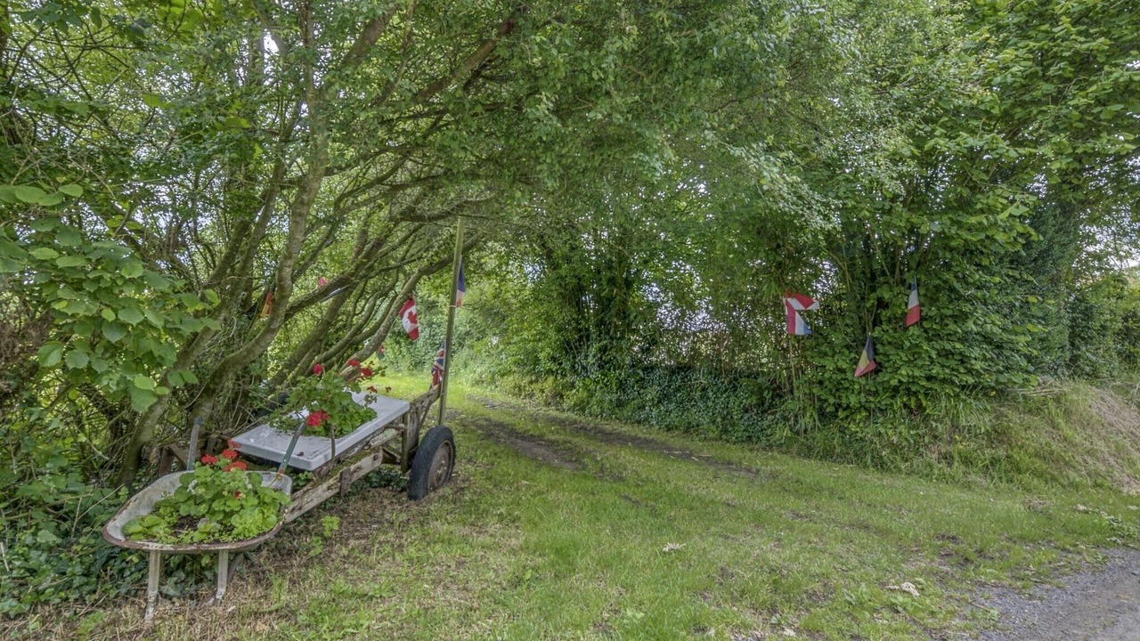 Photo of Others in Couvains