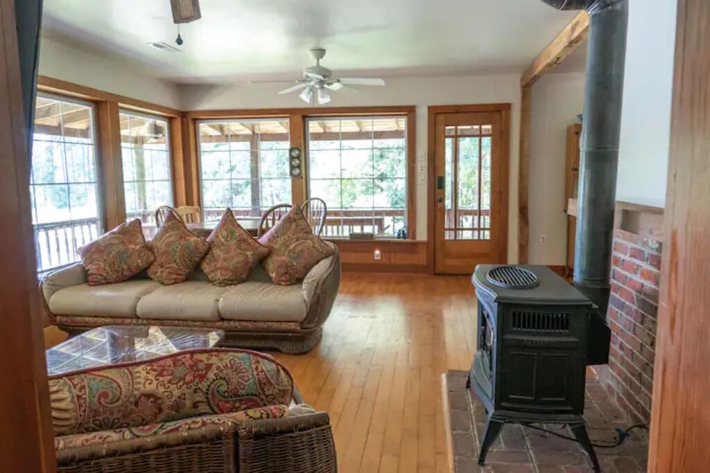 Photo of Livingroom in Dewitt