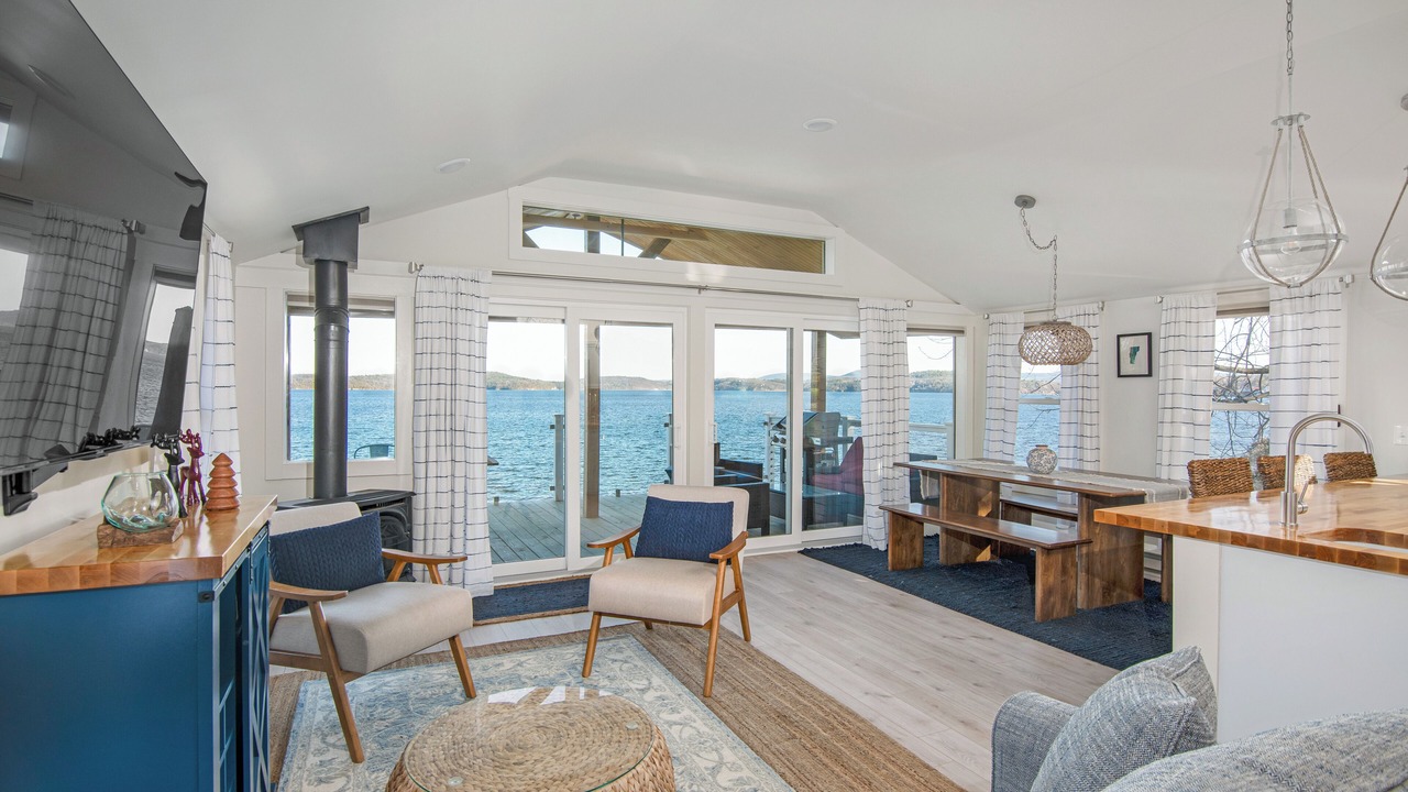 Photo of Livingroom in Malletts Bay