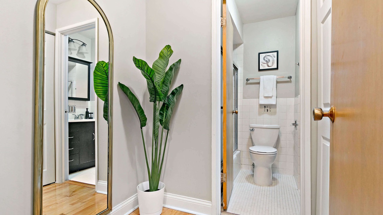 Photo of Bathroom in Lake View East
