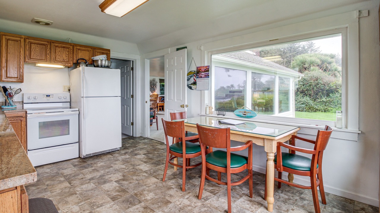 Photo of Kitchen in Coos Bay