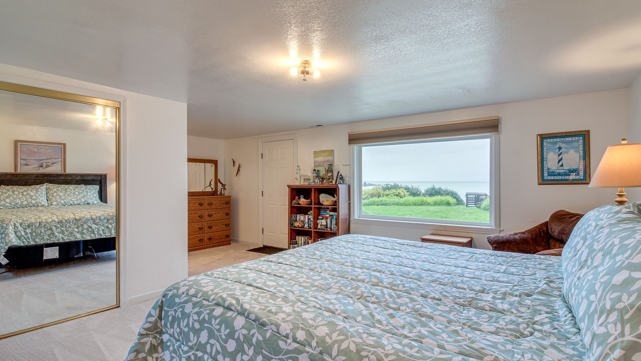Photo of Bedroom in Coos Bay