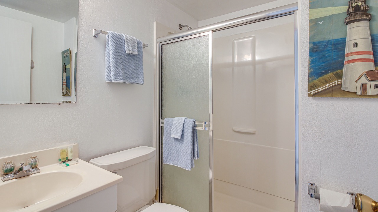 Photo of Bathroom in Coos Bay