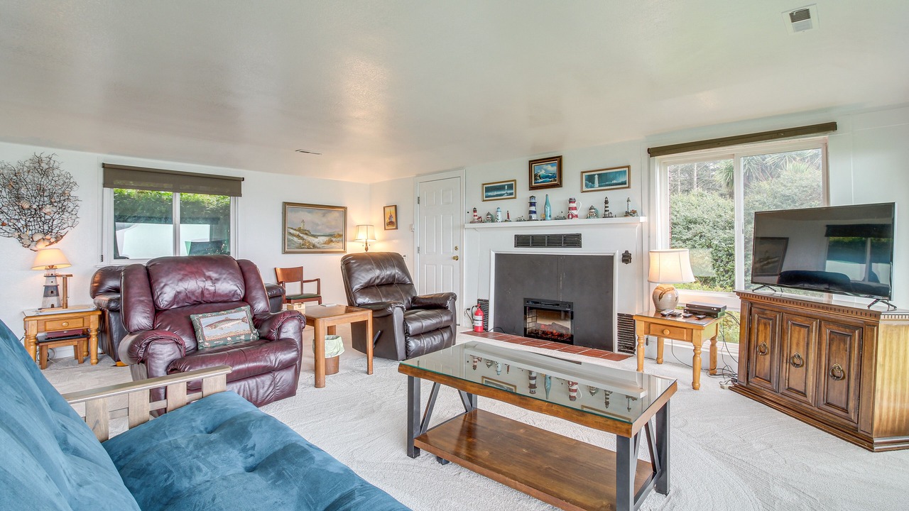 Photo of Livingroom in Coos Bay