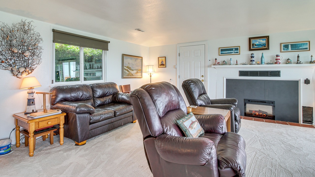 Photo of Livingroom in Coos Bay