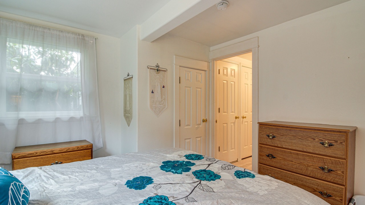 Photo of Bedroom in Coos Bay