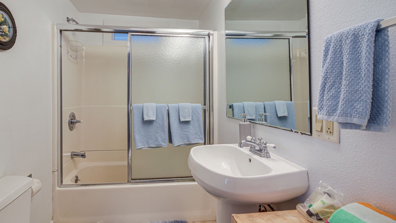 Photo of Bathroom in Coos Bay