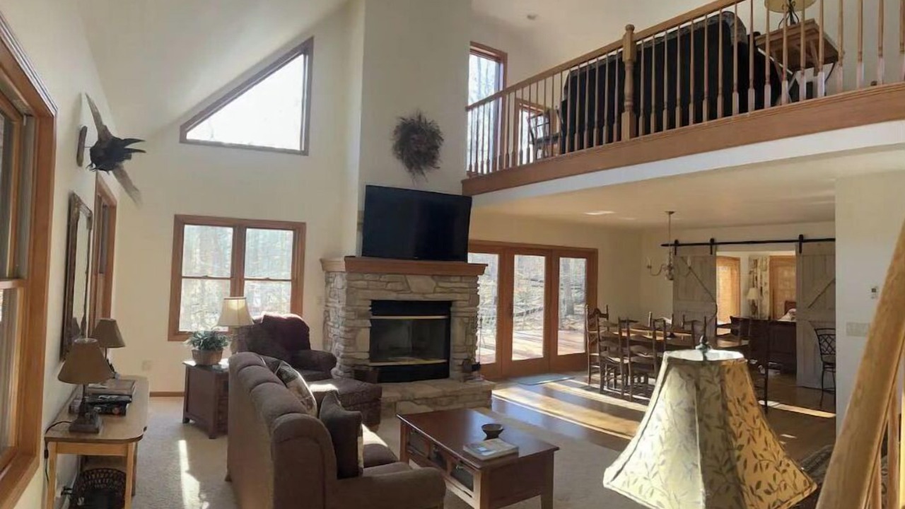 Photo of Livingroom in Baileys Harbor