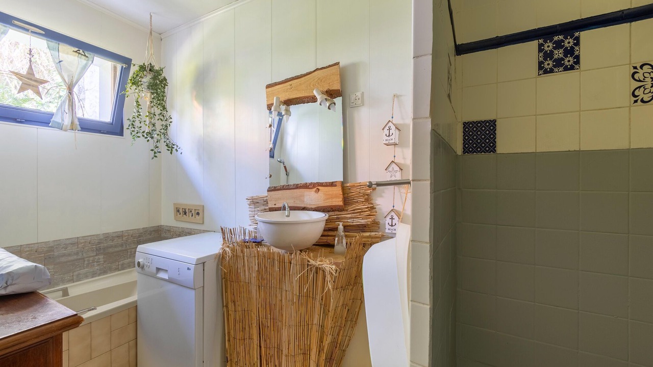 Photo of Bathroom in Marquise