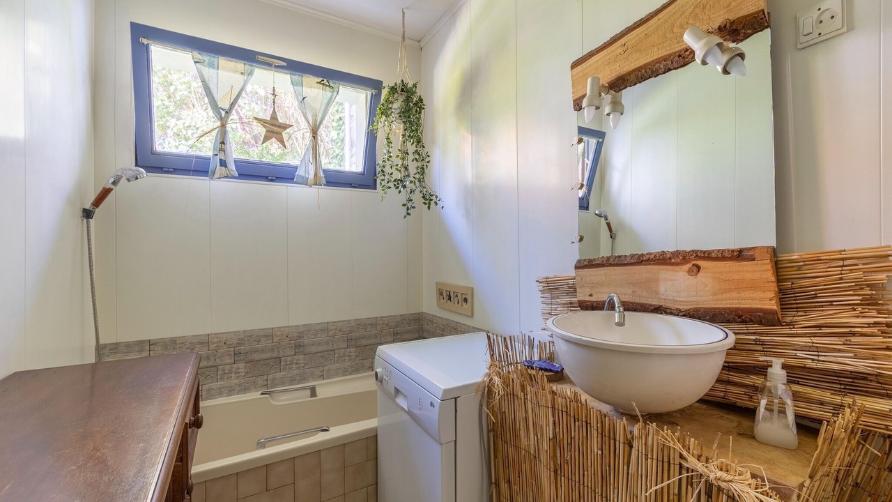 Photo of Bathroom in Marquise