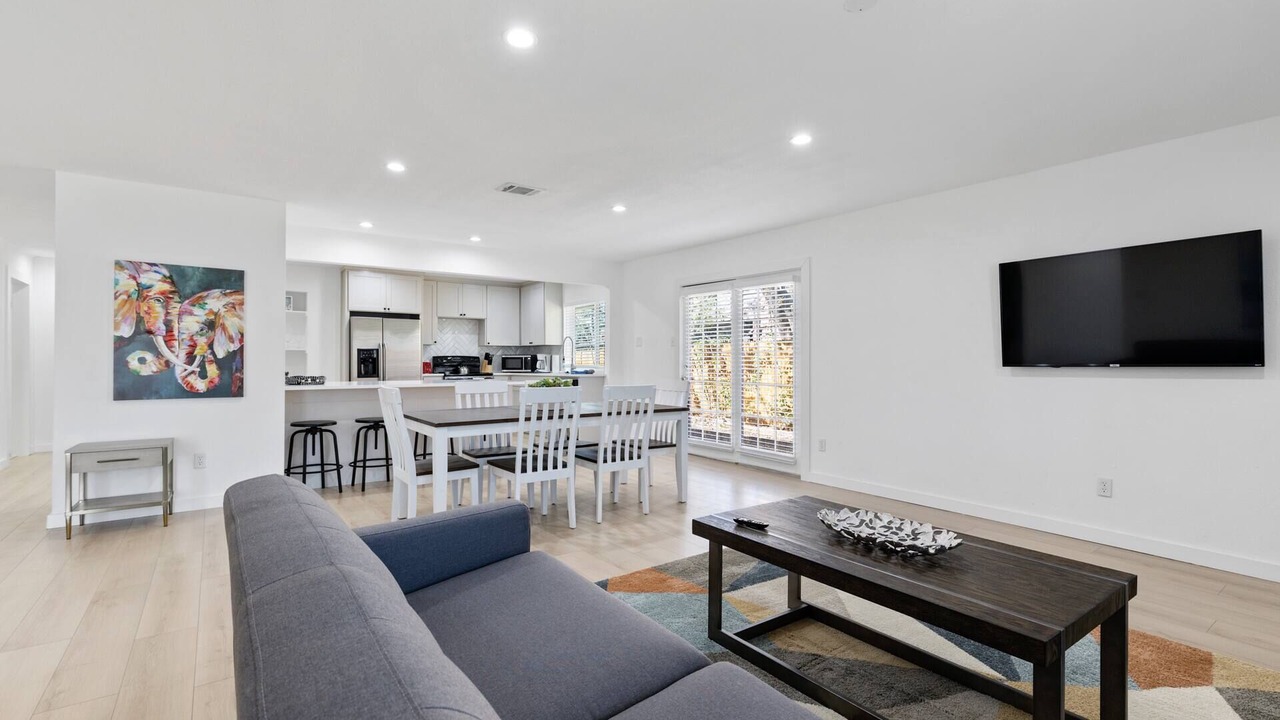 Photo of Livingroom in North Central Carrollton