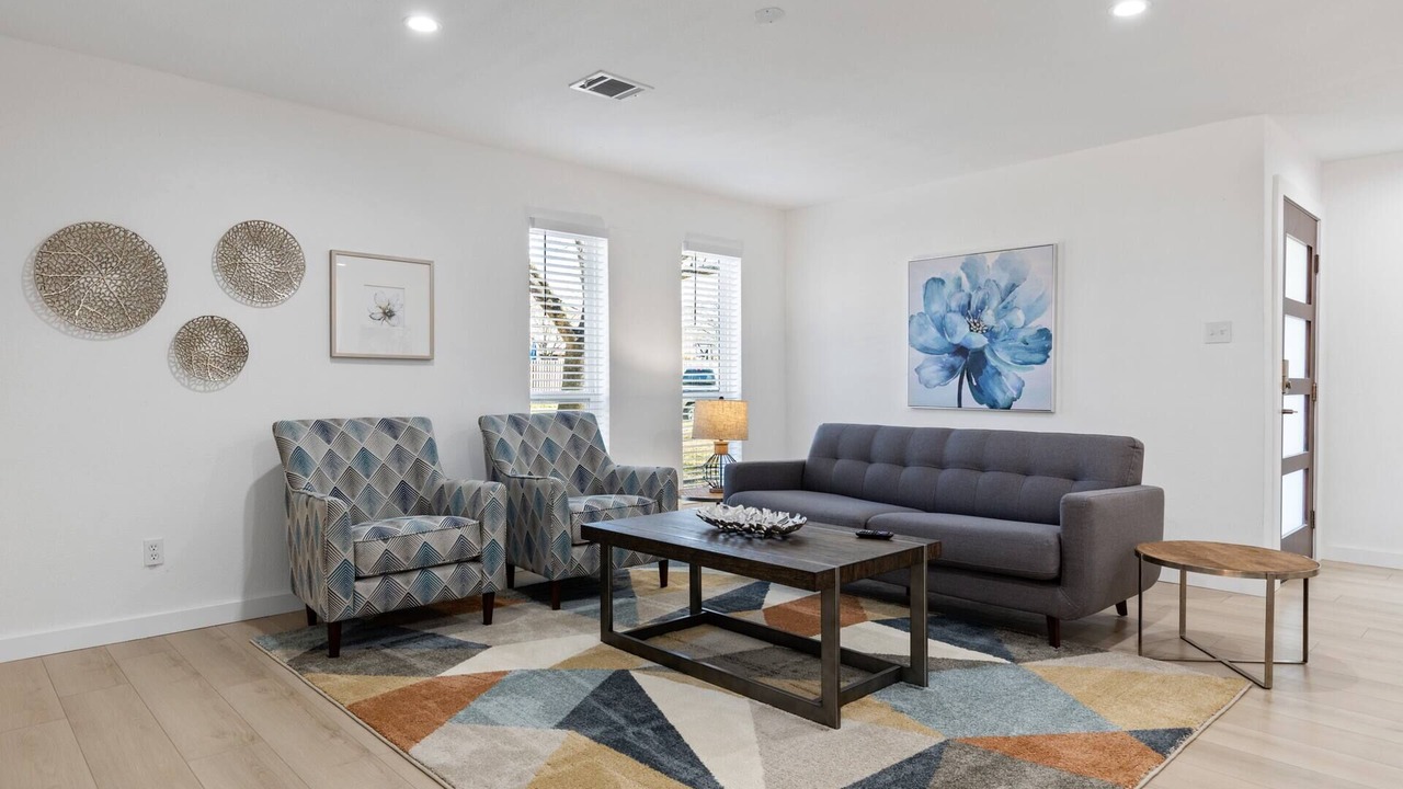 Photo of Livingroom in North Central Carrollton