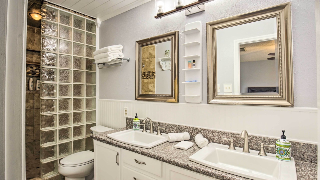 Photo of Bathroom in Country View