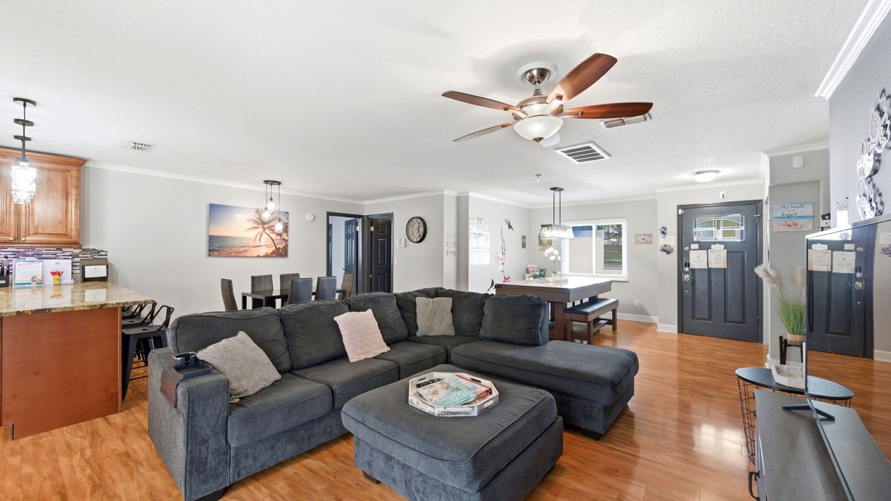Photo of Livingroom in Rustic Oaks