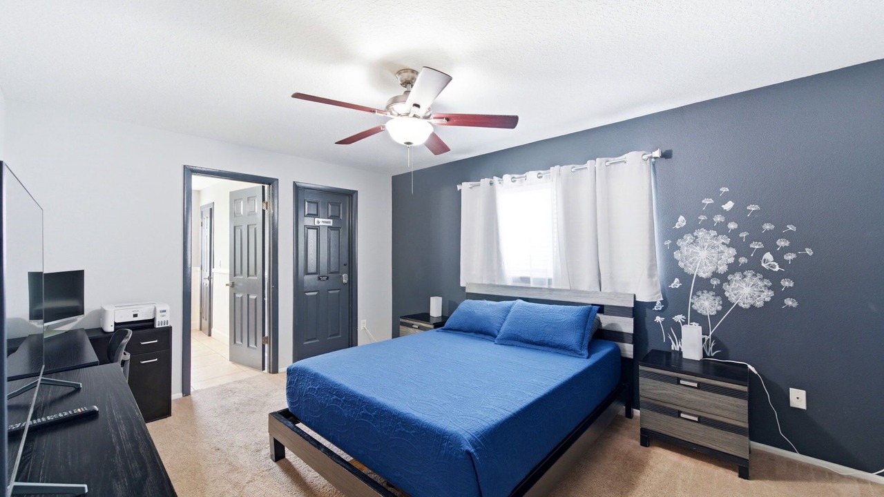 Photo of Bedroom in Rustic Oaks