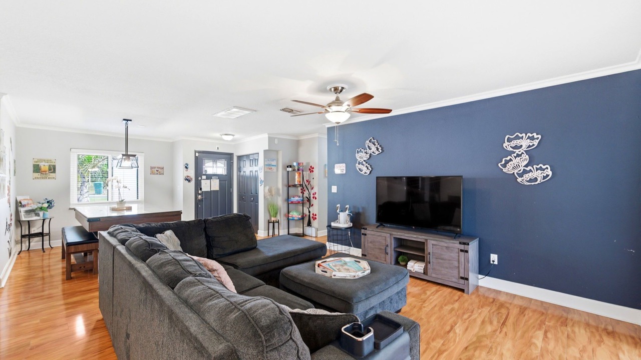 Photo of Livingroom in Rustic Oaks
