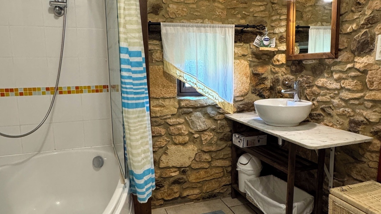 Photo of Bathroom in Frayssinet-le-Gelat