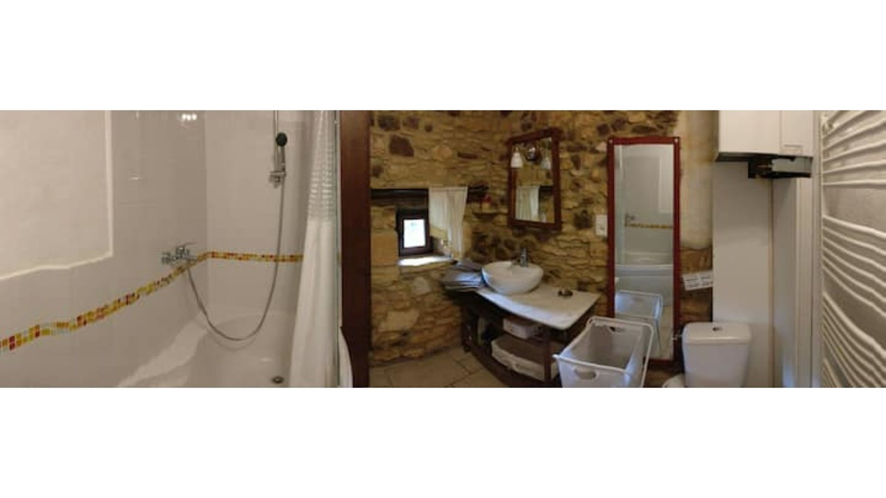 Photo of Bathroom in Frayssinet-le-Gelat