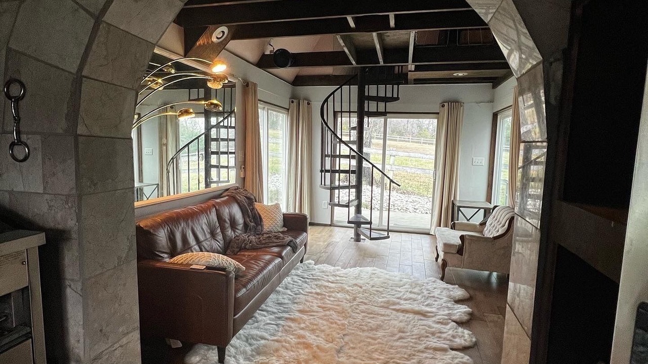 Photo of Livingroom in Boyd Tavern