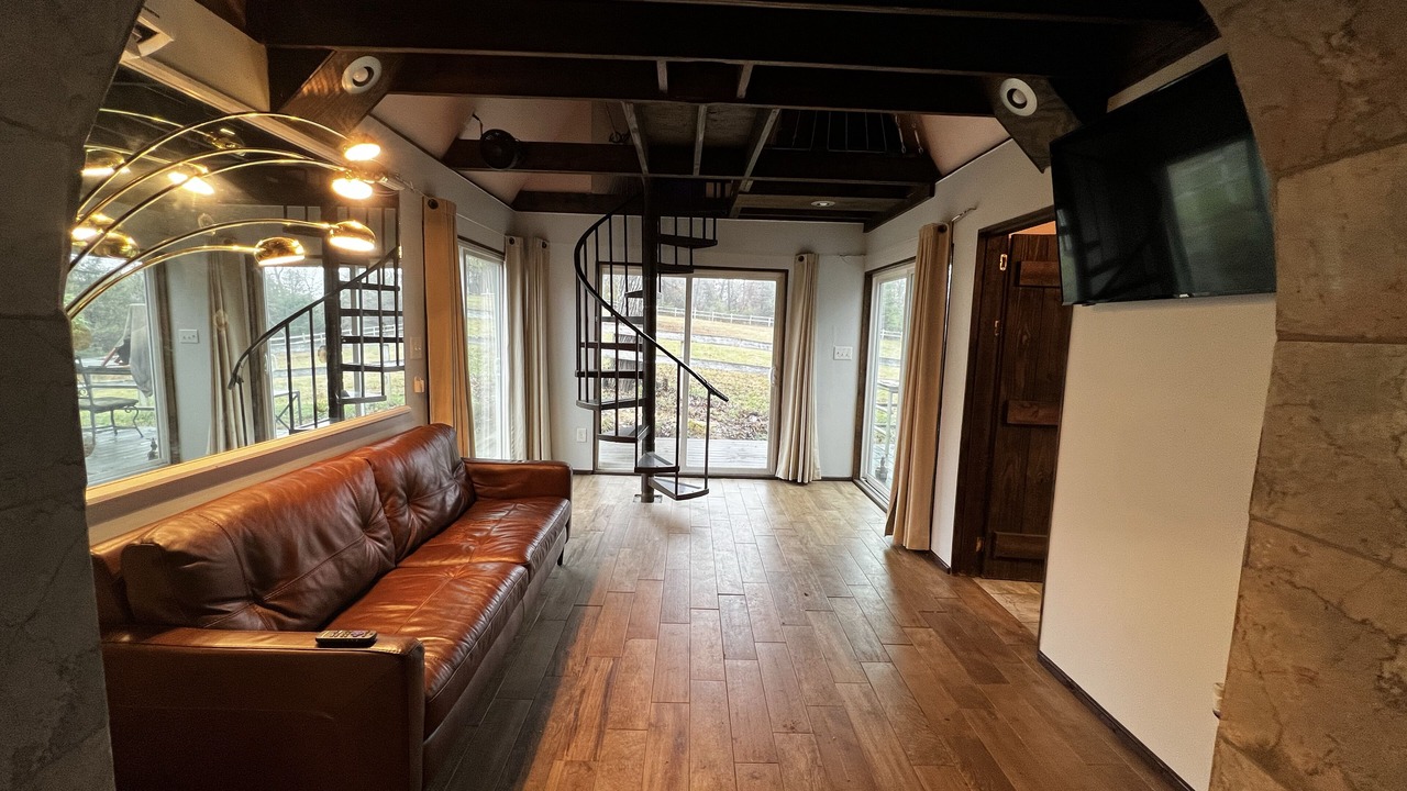 Photo of Livingroom in Boyd Tavern