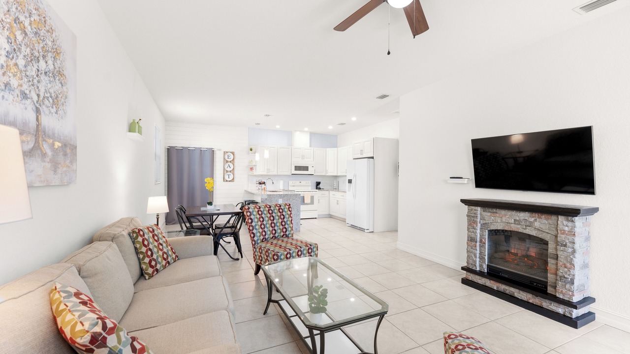 Photo of Livingroom in Bearss Plaza