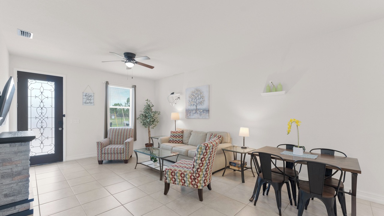 Photo of Livingroom in Bearss Plaza