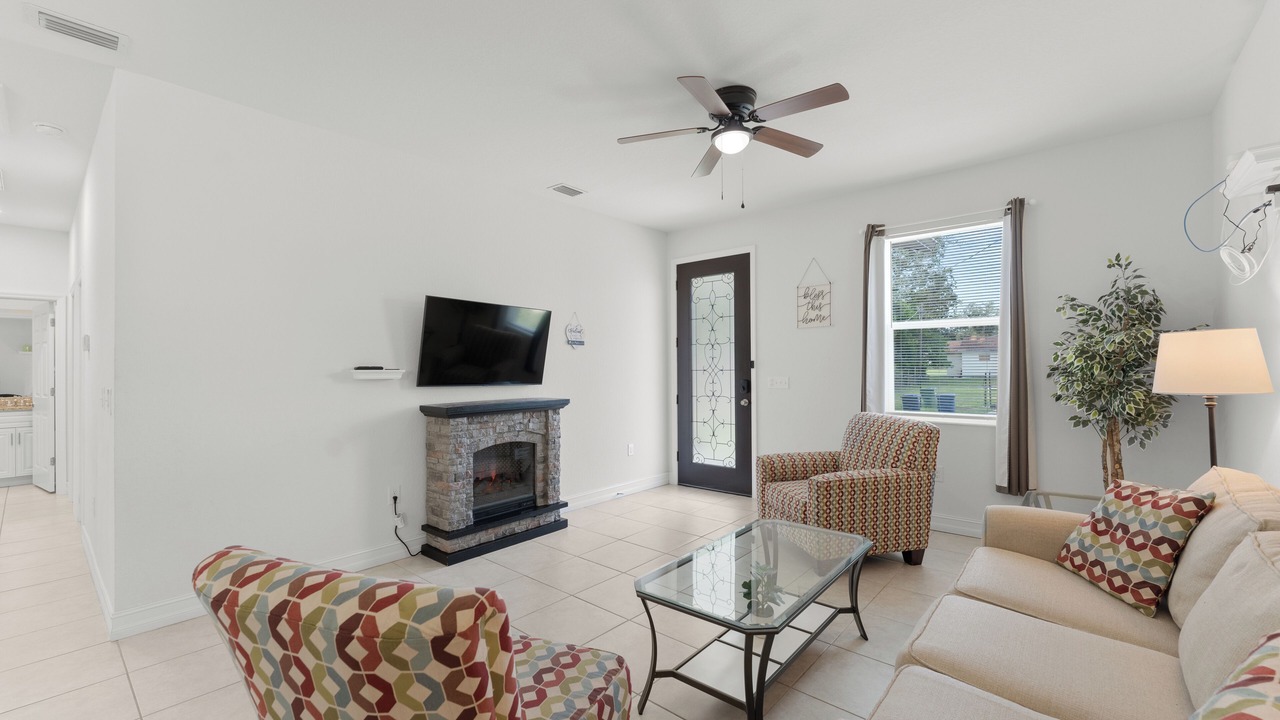 Photo of Livingroom in Bearss Plaza