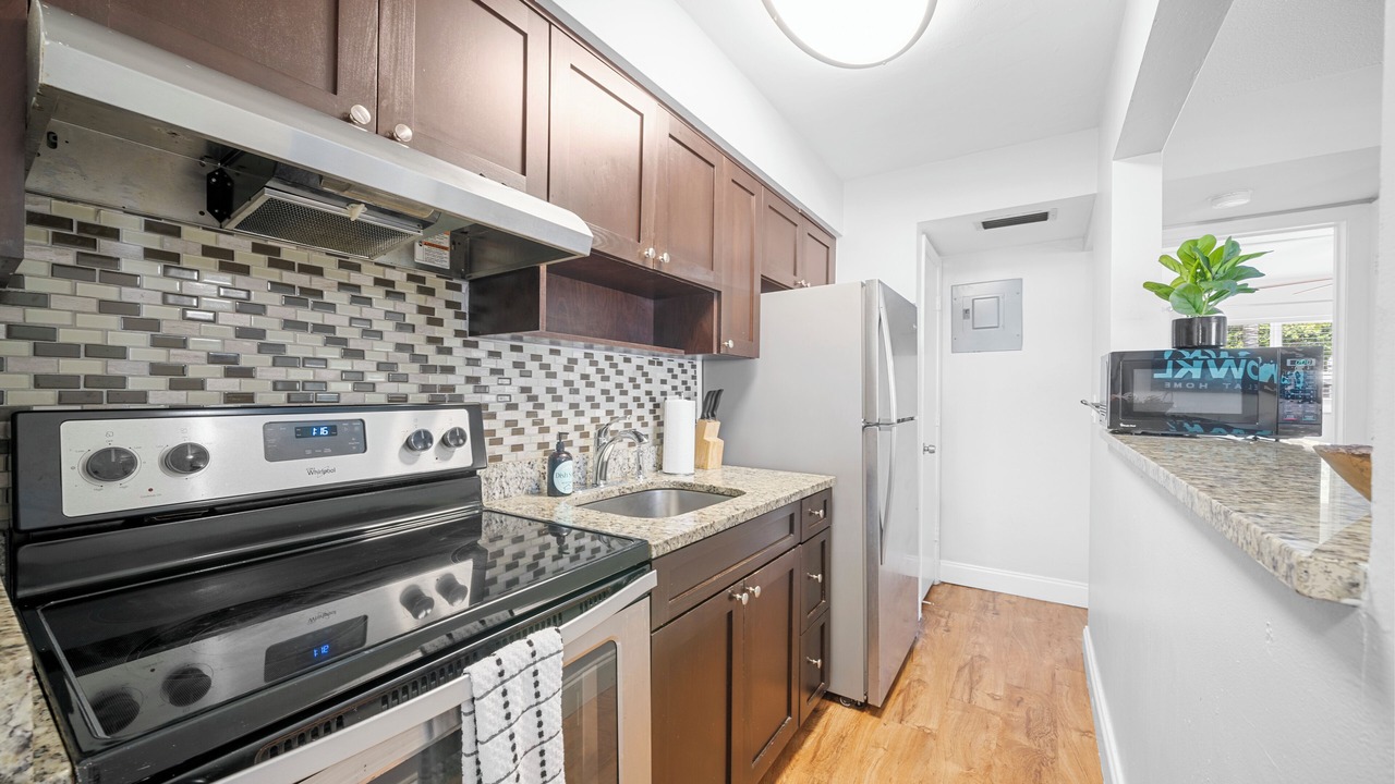 Photo of Kitchen in Central Oakland Park