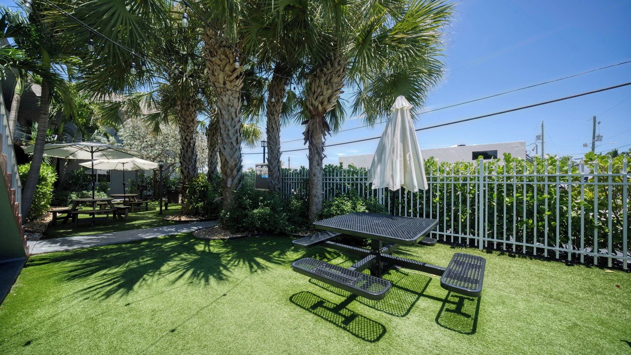 Photo of Patio Balcony in Central Oakland Park