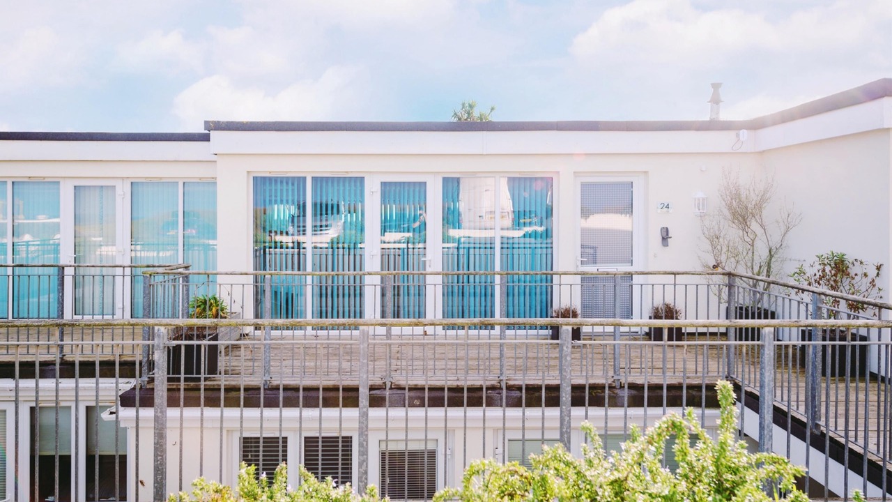 Photo of Others in Lusty Glaze