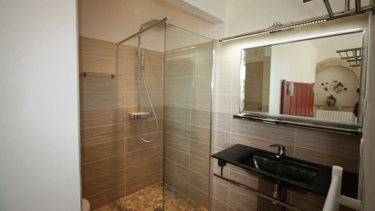Photo of Bathroom in Saint-Martin-de-Fressengeas