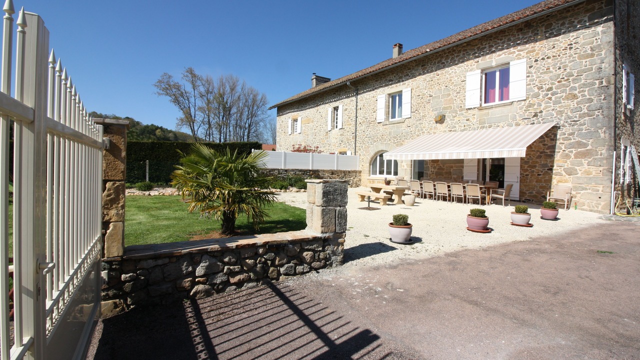 Photo of Patio Balcony in Saint-Martin-de-Fressengeas
