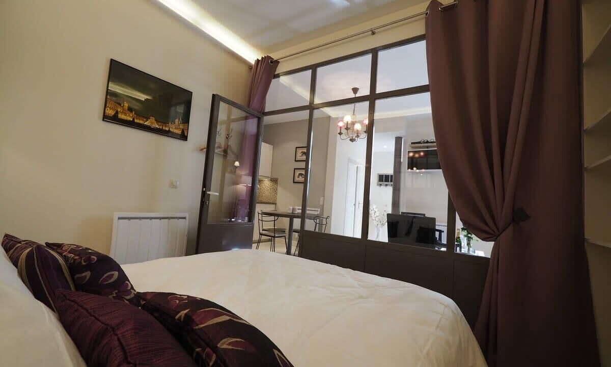 Photo of Bedroom in 6th Arrondissement