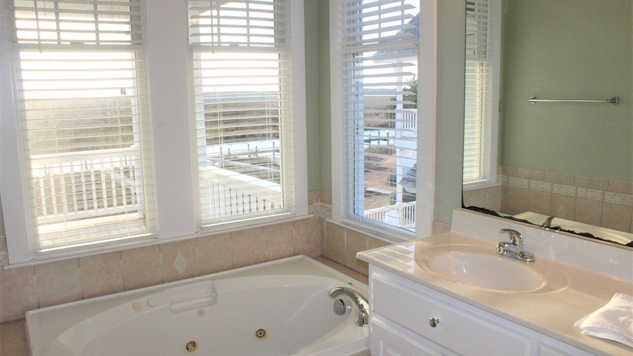Photo of Bathroom in Manteo