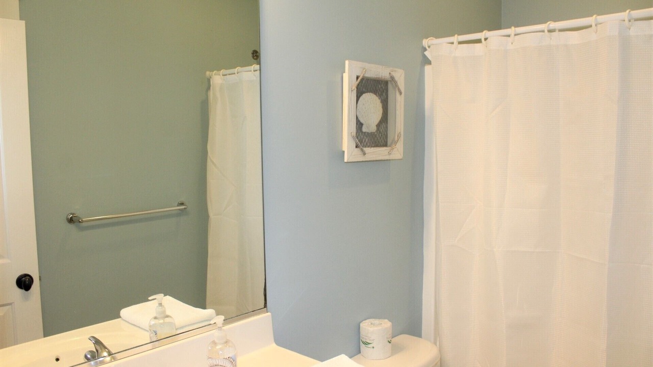 Photo of Bathroom in Manteo