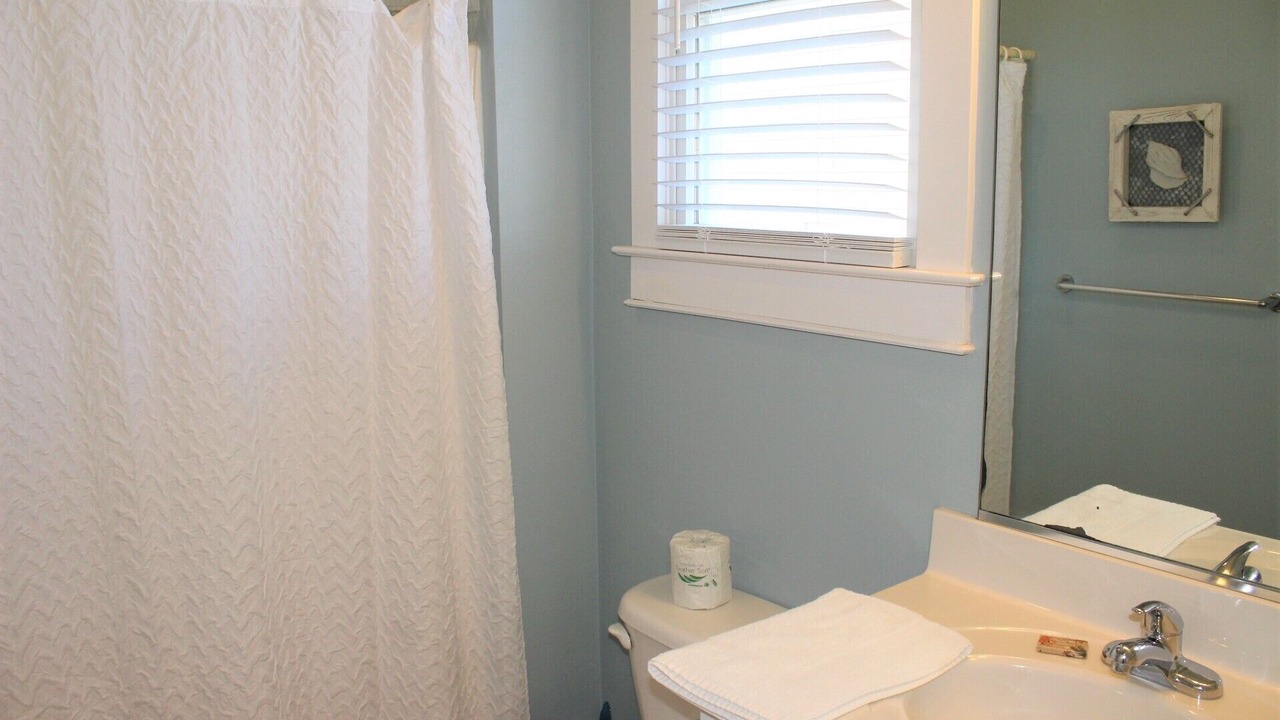 Photo of Bathroom in Manteo