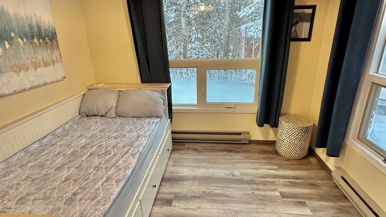 Photo of Bedroom in Lester Beach