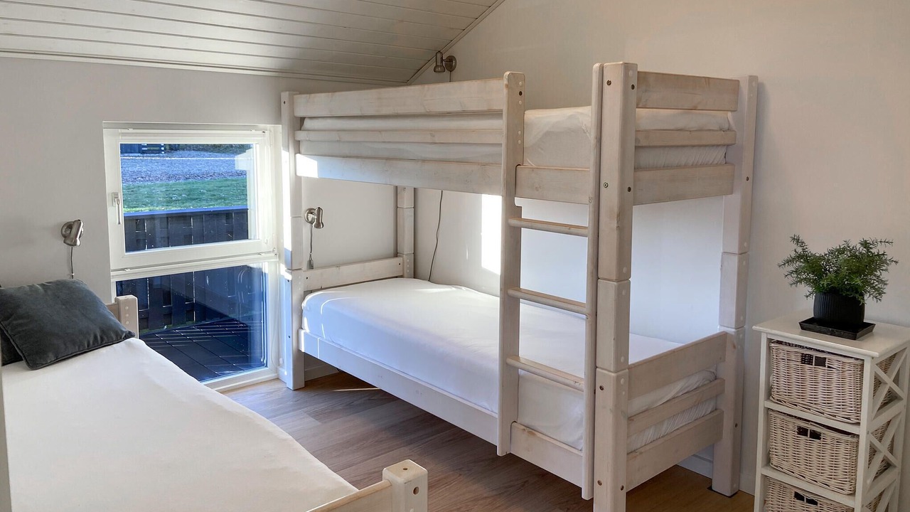 Photo of Others in Hou